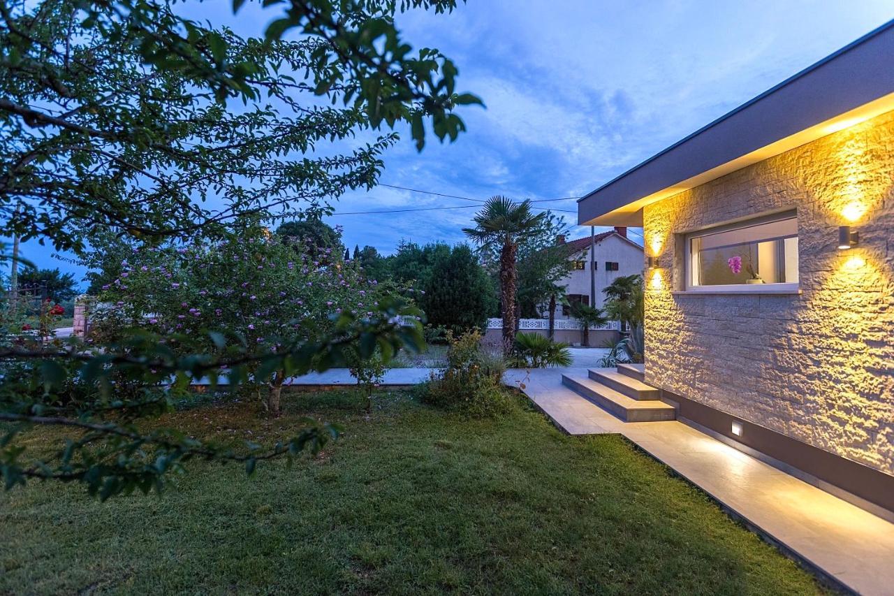 Villa Viktoria Poll&Garden View Kaštelir Eksteriør billede