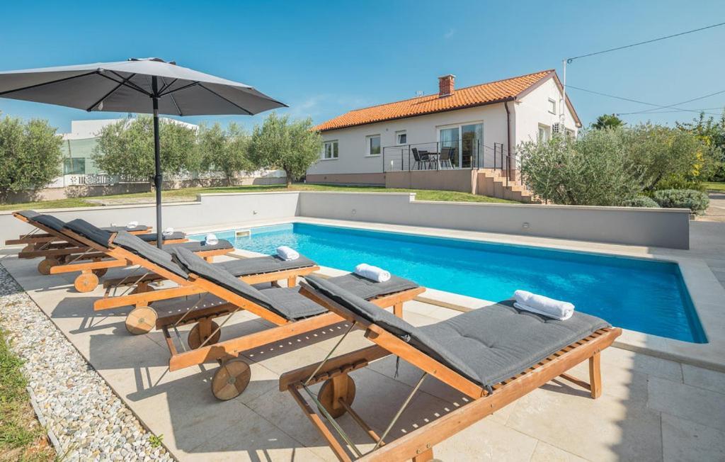 Villa Viktoria Poll&Garden View Kaštelir Eksteriør billede